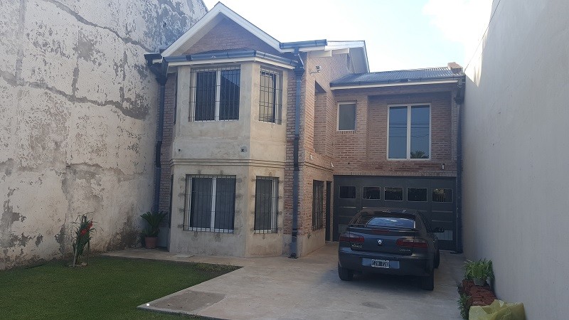 SENSACIONAL CHALET CON DETALLES A TERMINAR