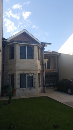 SENSACIONAL CHALET CON DETALLES A TERMINAR