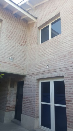 SENSACIONAL CHALET CON DETALLES A TERMINAR
