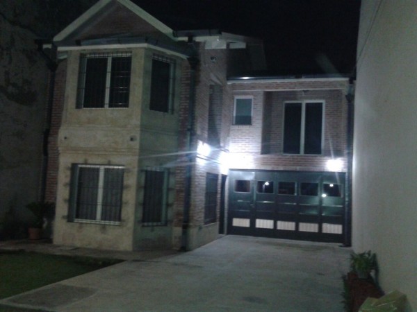 SENSACIONAL CHALET CON DETALLES A TERMINAR