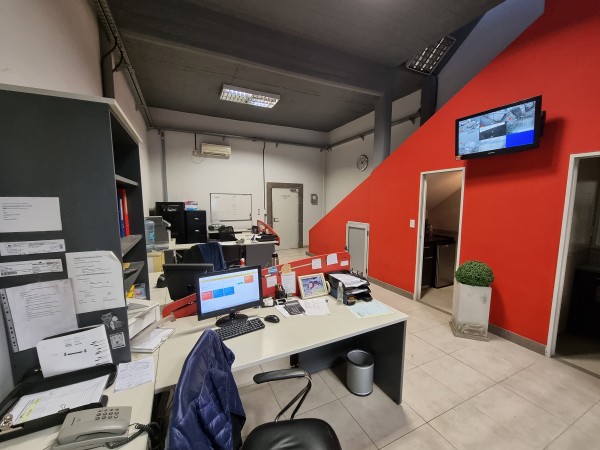 GALPON/DEPOSITO CON OFICINAS Y VESTUARIOS