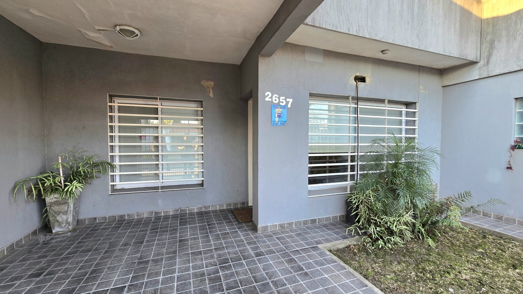 AMPLIA Y MODERNA CASA DE 5 AMBIENTES