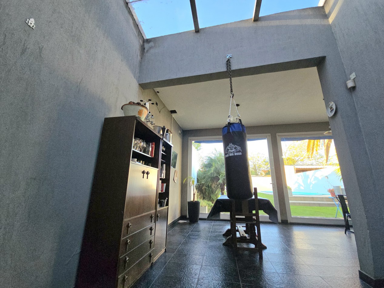 AMPLIA Y MODERNA CASA DE 5 AMBIENTES