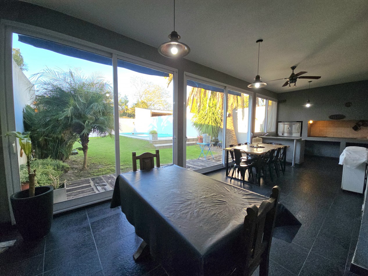 AMPLIA Y MODERNA CASA DE 5 AMBIENTES