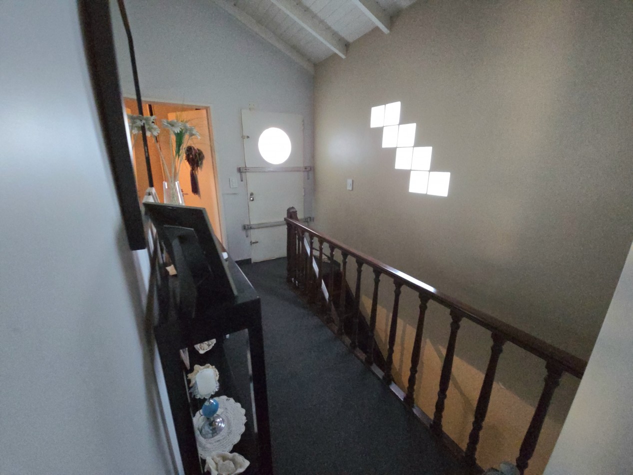 AMPLIA Y MODERNA CASA DE 5 AMBIENTES