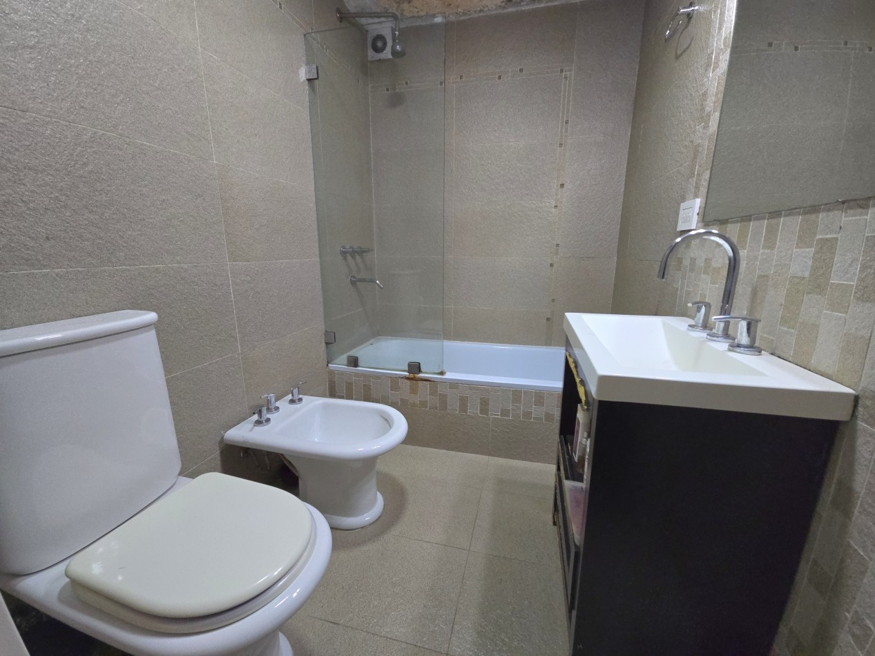 AMPLIA Y MODERNA CASA DE 5 AMBIENTES