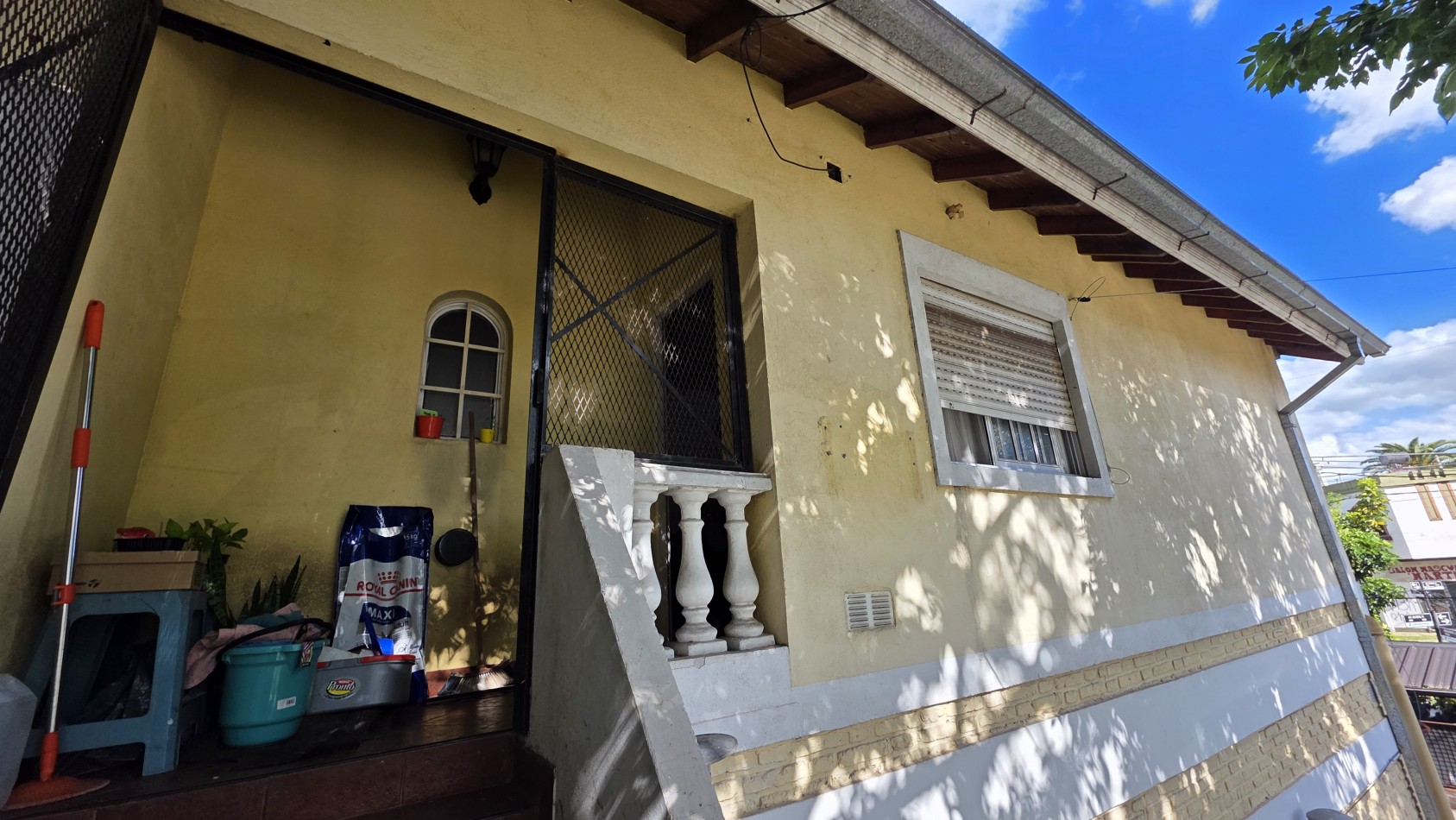 3 AMBIENTES CON COCHERA Y PATIO