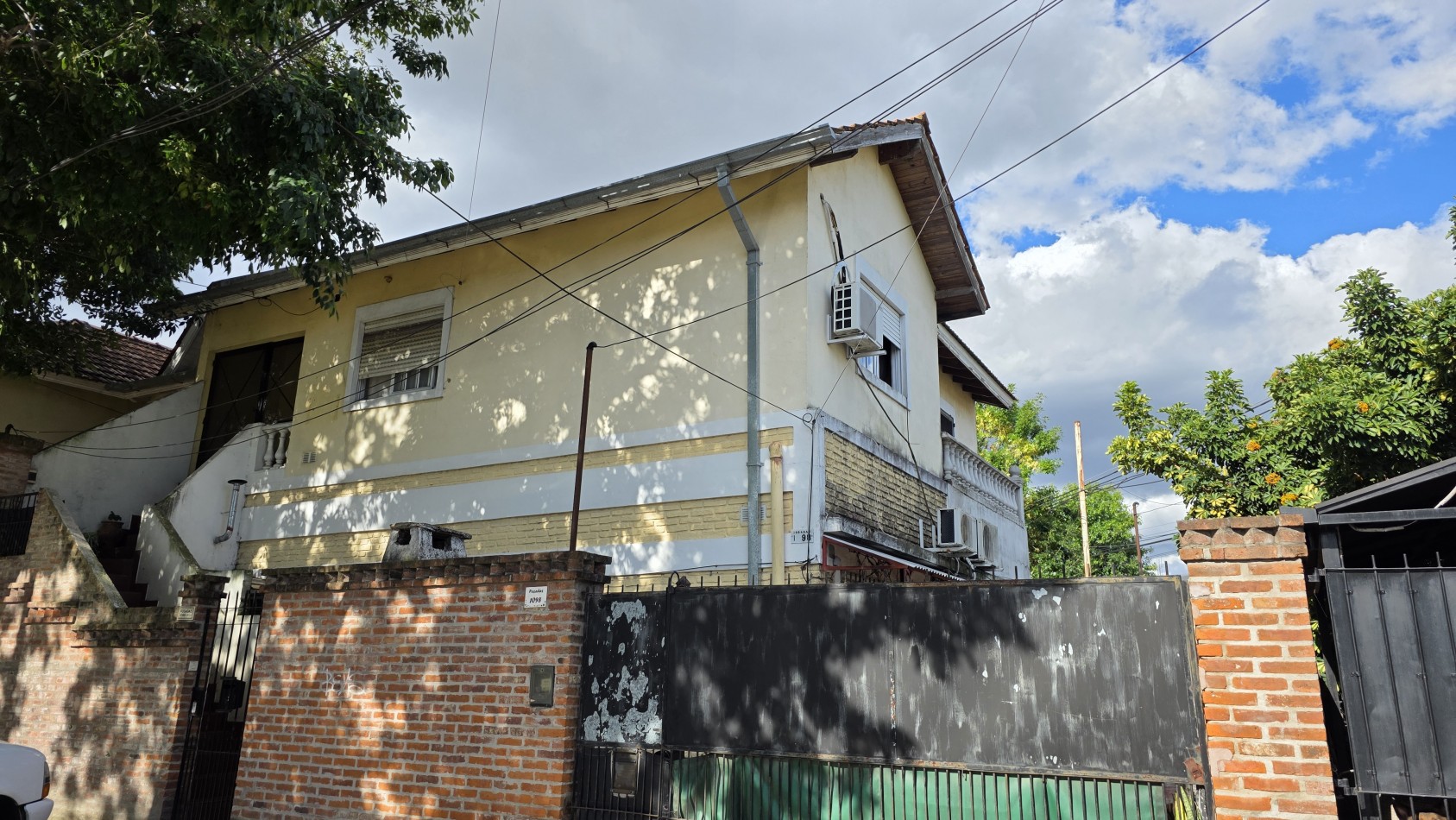 3 AMBIENTES CON COCHERA Y PATIO