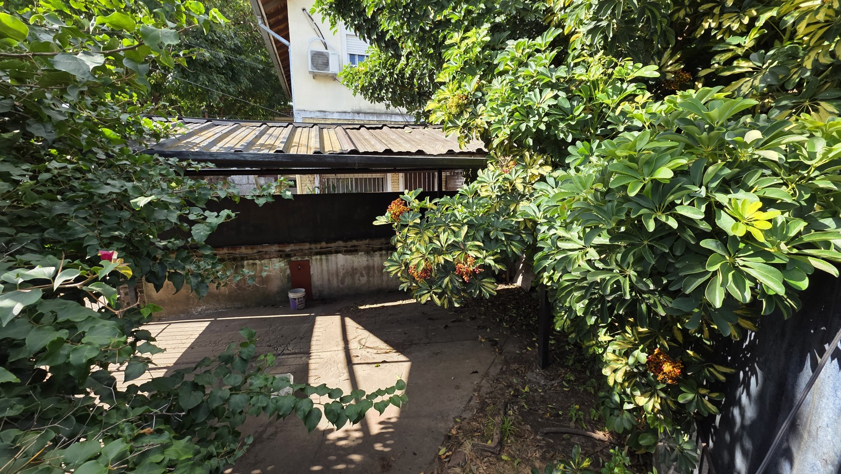 3 AMBIENTES CON COCHERA Y PATIO