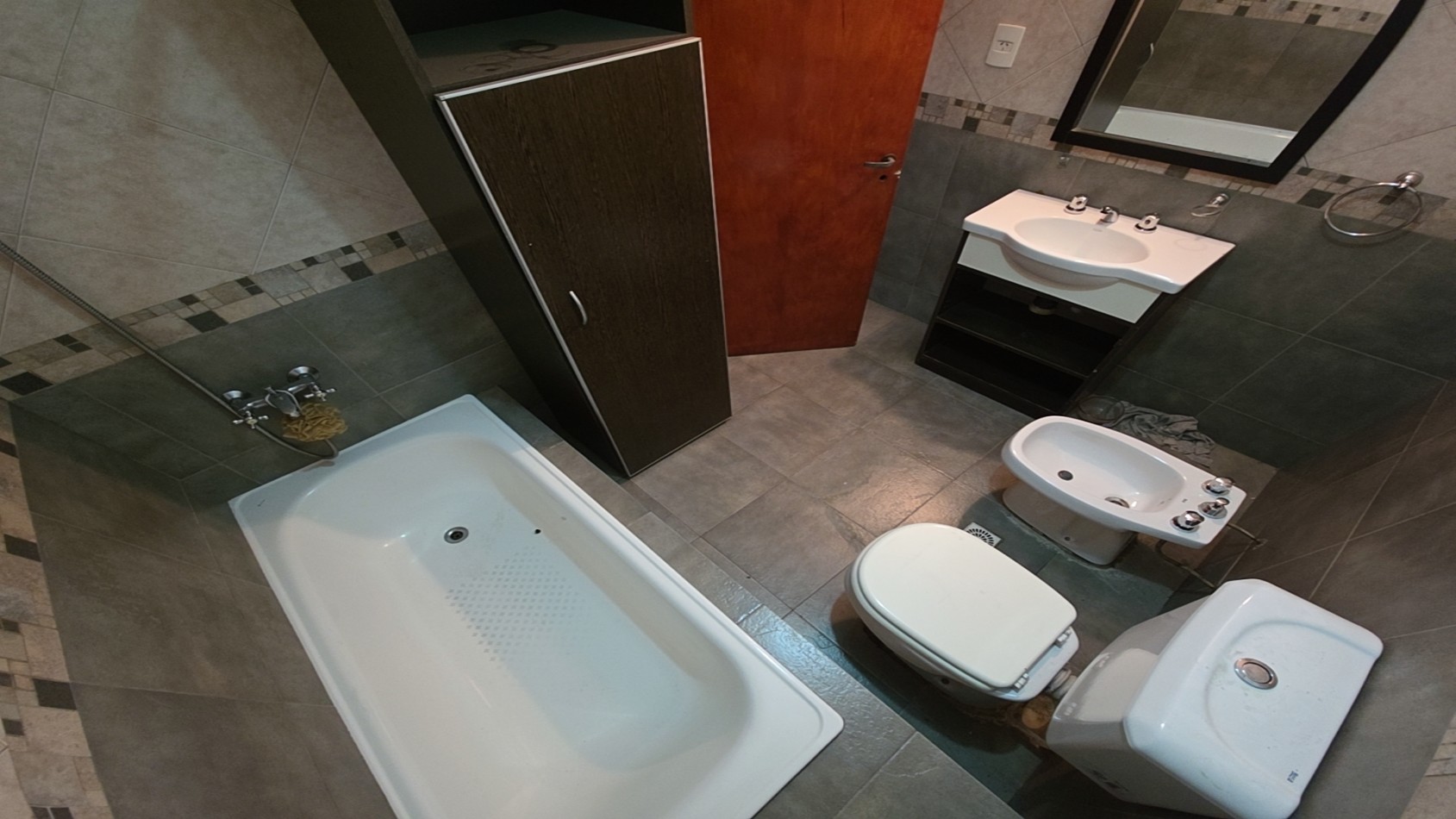 DEPARTAMENTO 4 AMBIENTES CON PATIO, SIN EXPENSAS