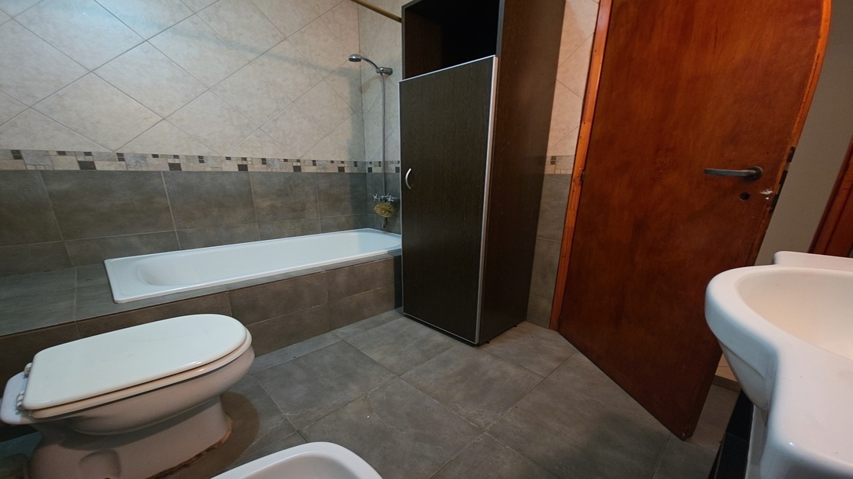 DEPARTAMENTO 4 AMBIENTES CON PATIO, SIN EXPENSAS