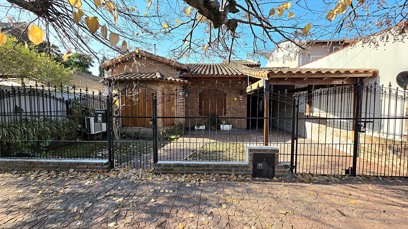 AMPLIO CHALET EN MUY BUEN BARRIO