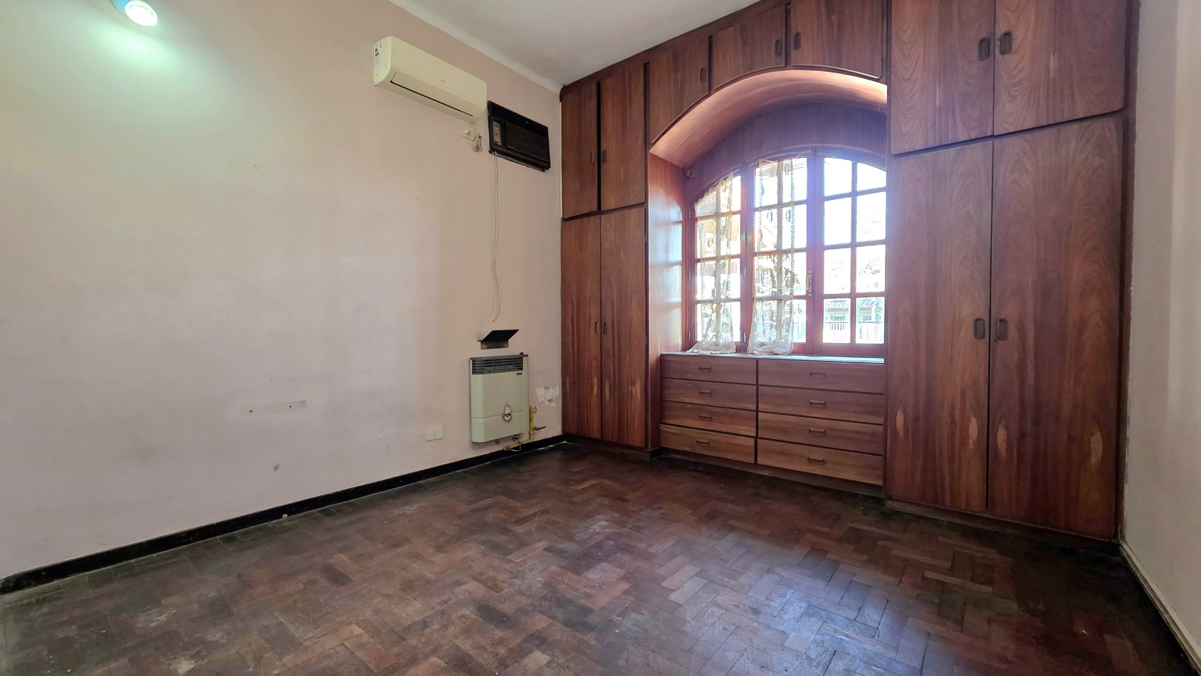 AMPLIO CHALET EN MUY BUEN BARRIO