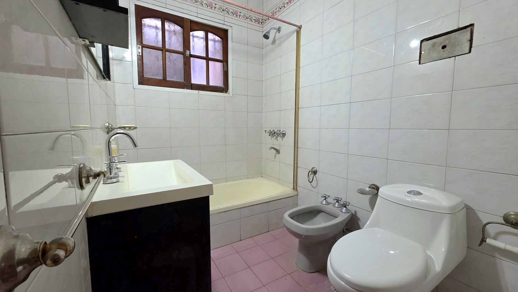 AMPLIO CHALET EN MUY BUEN BARRIO