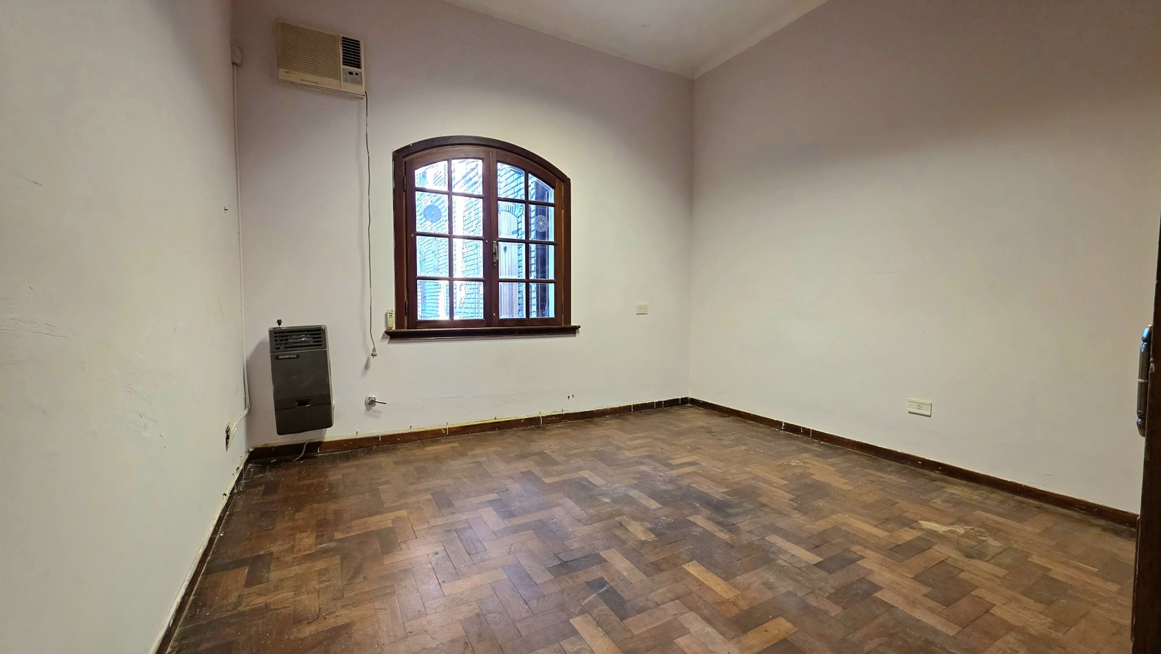AMPLIO CHALET EN MUY BUEN BARRIO