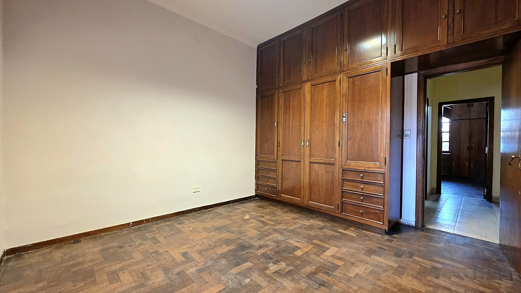 AMPLIO CHALET EN MUY BUEN BARRIO