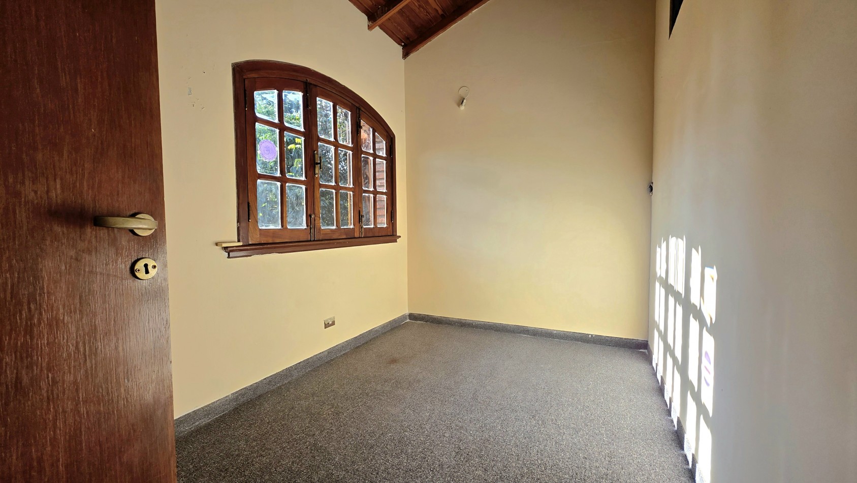 AMPLIO CHALET EN MUY BUEN BARRIO