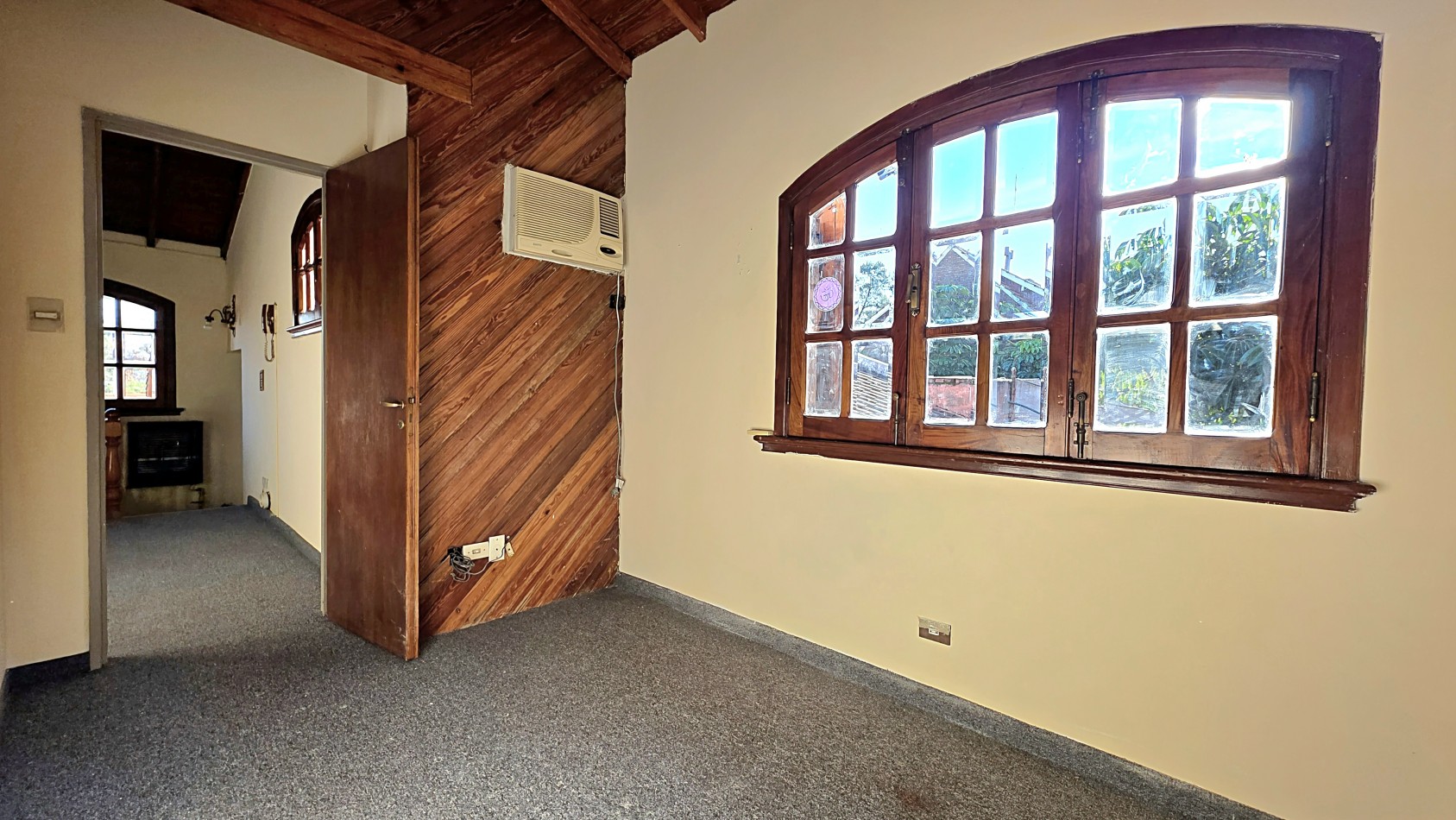 AMPLIO CHALET EN MUY BUEN BARRIO