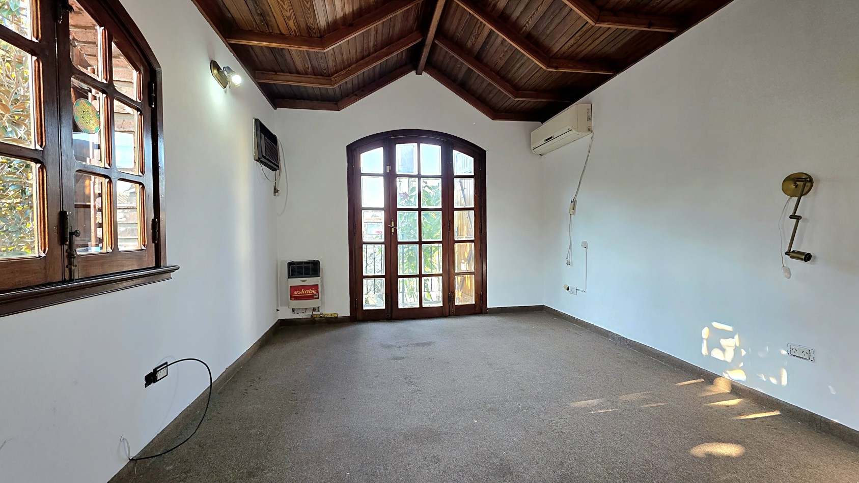 AMPLIO CHALET EN MUY BUEN BARRIO