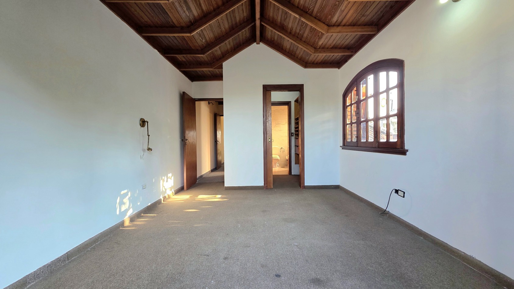 AMPLIO CHALET EN MUY BUEN BARRIO