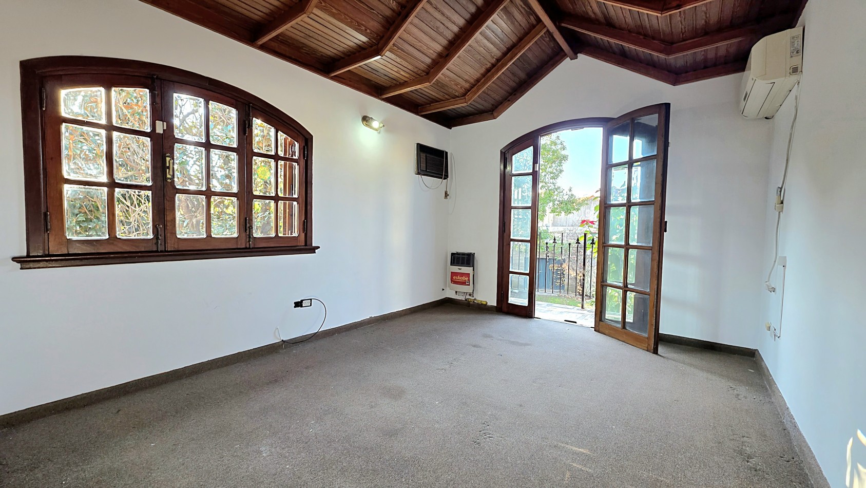 AMPLIO CHALET EN MUY BUEN BARRIO