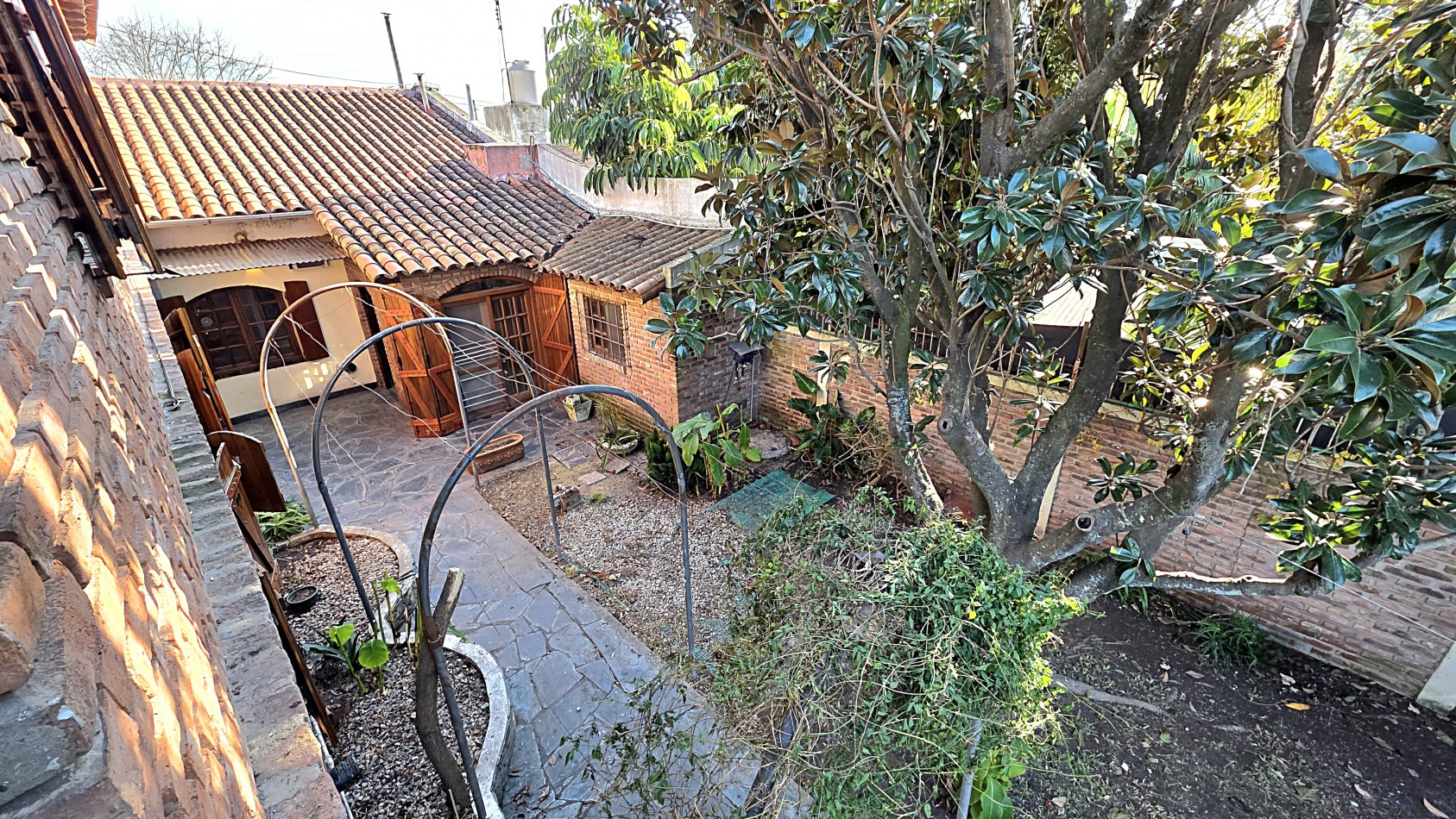 AMPLIO CHALET EN MUY BUEN BARRIO