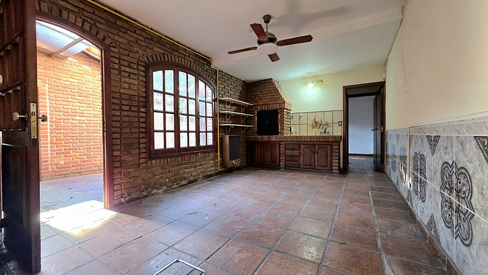 AMPLIO CHALET EN MUY BUEN BARRIO