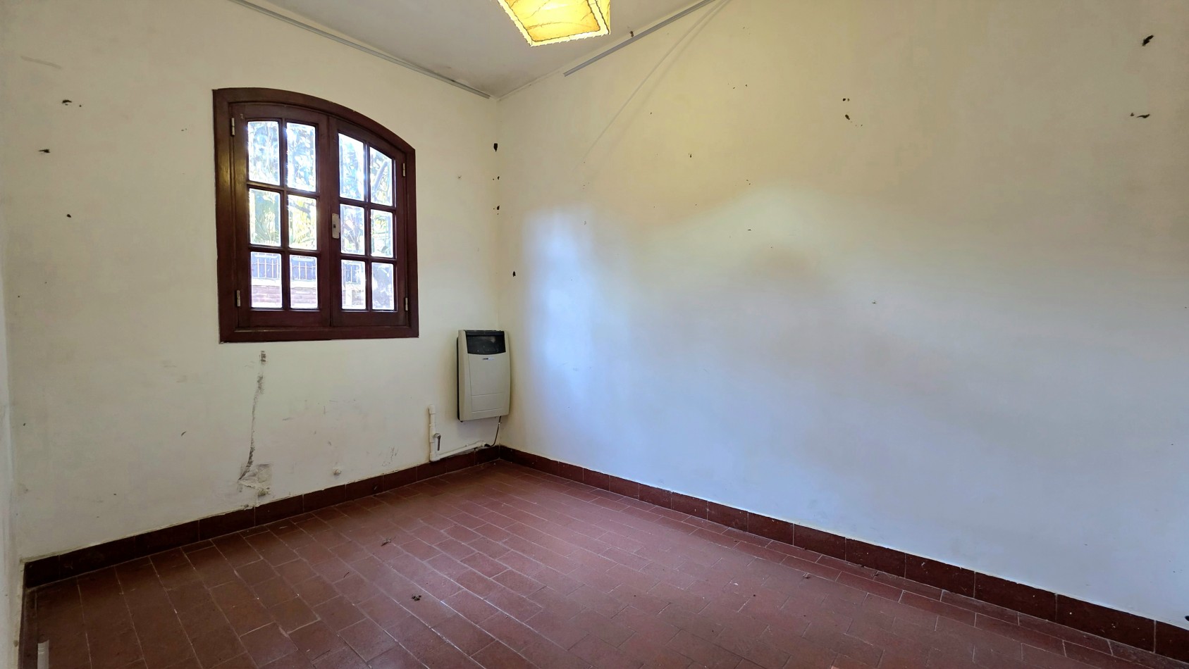 AMPLIO CHALET EN MUY BUEN BARRIO
