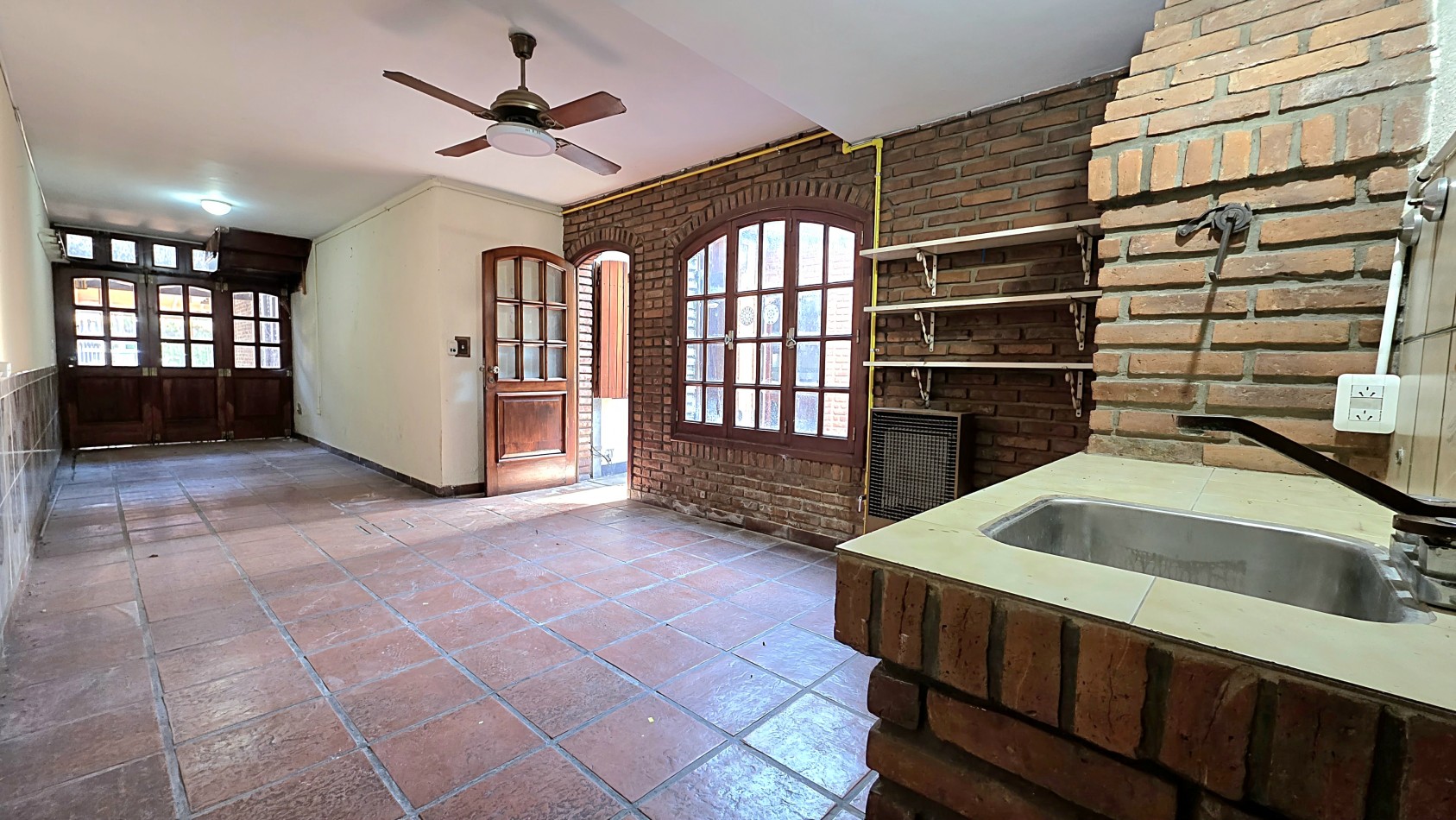 AMPLIO CHALET EN MUY BUEN BARRIO