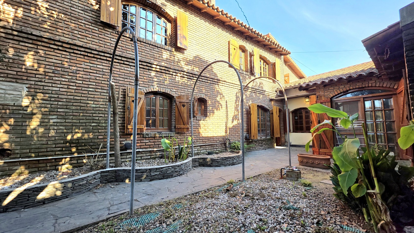 AMPLIO CHALET EN MUY BUEN BARRIO