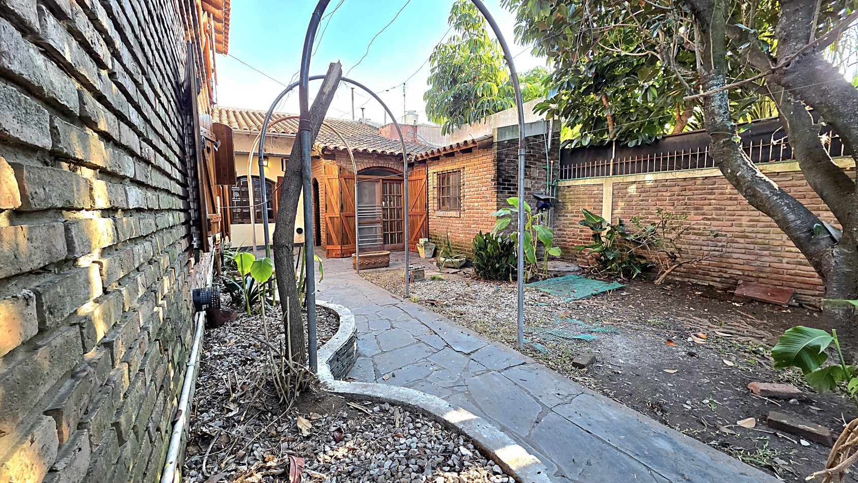 AMPLIO CHALET EN MUY BUEN BARRIO