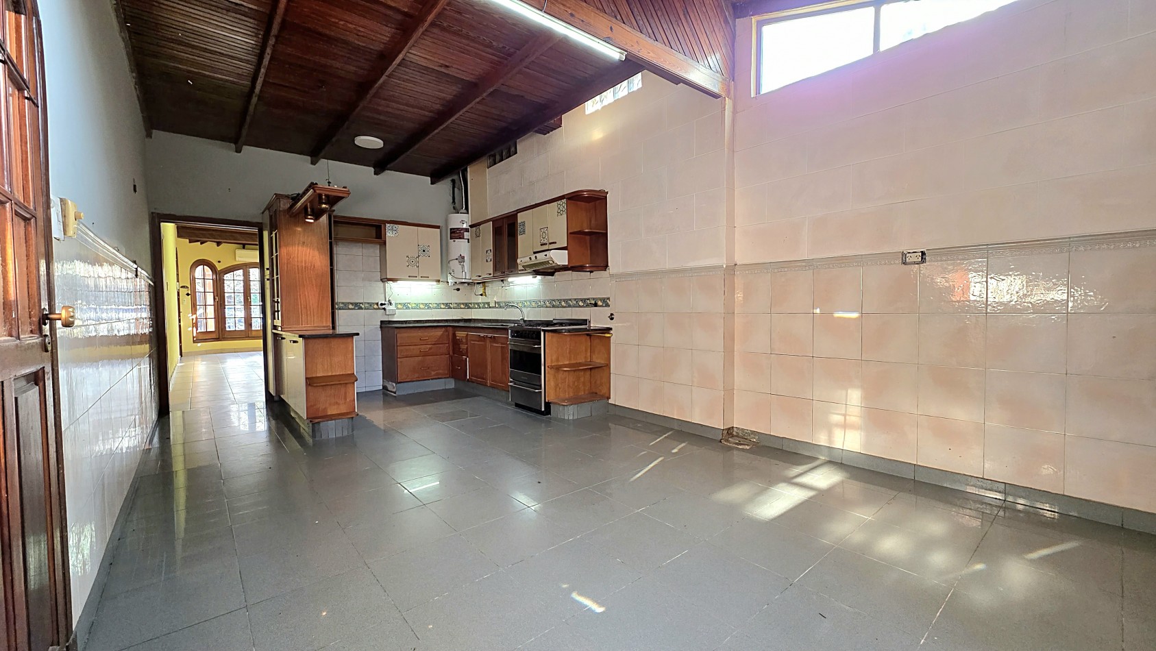 AMPLIO CHALET EN MUY BUEN BARRIO