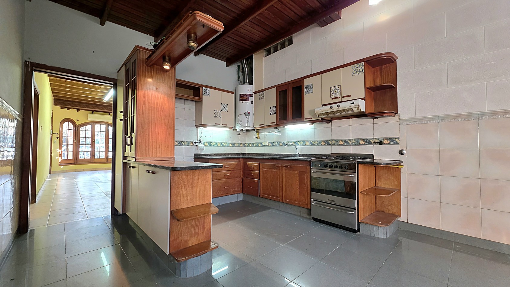 AMPLIO CHALET EN MUY BUEN BARRIO