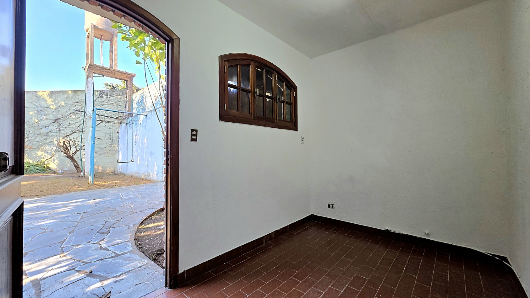 AMPLIO CHALET EN MUY BUEN BARRIO