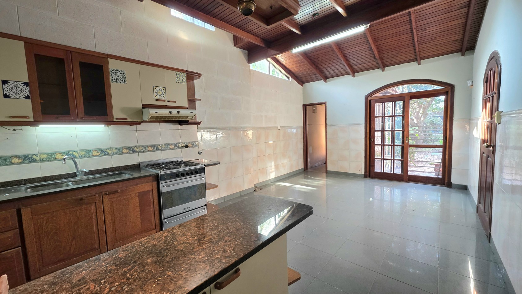 AMPLIO CHALET EN MUY BUEN BARRIO