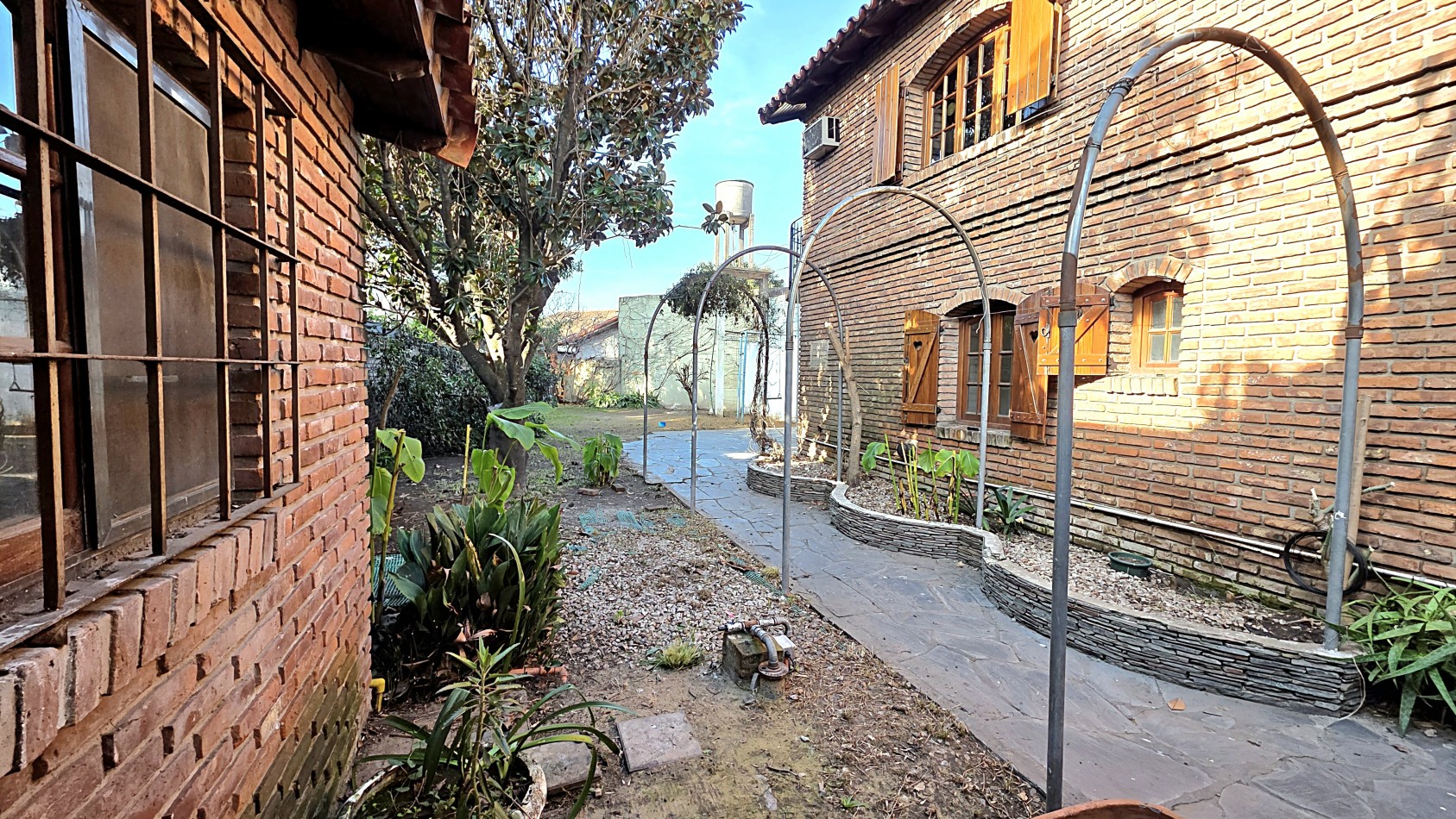 AMPLIO CHALET EN MUY BUEN BARRIO