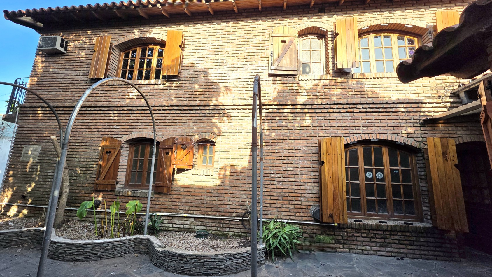 AMPLIO CHALET EN MUY BUEN BARRIO
