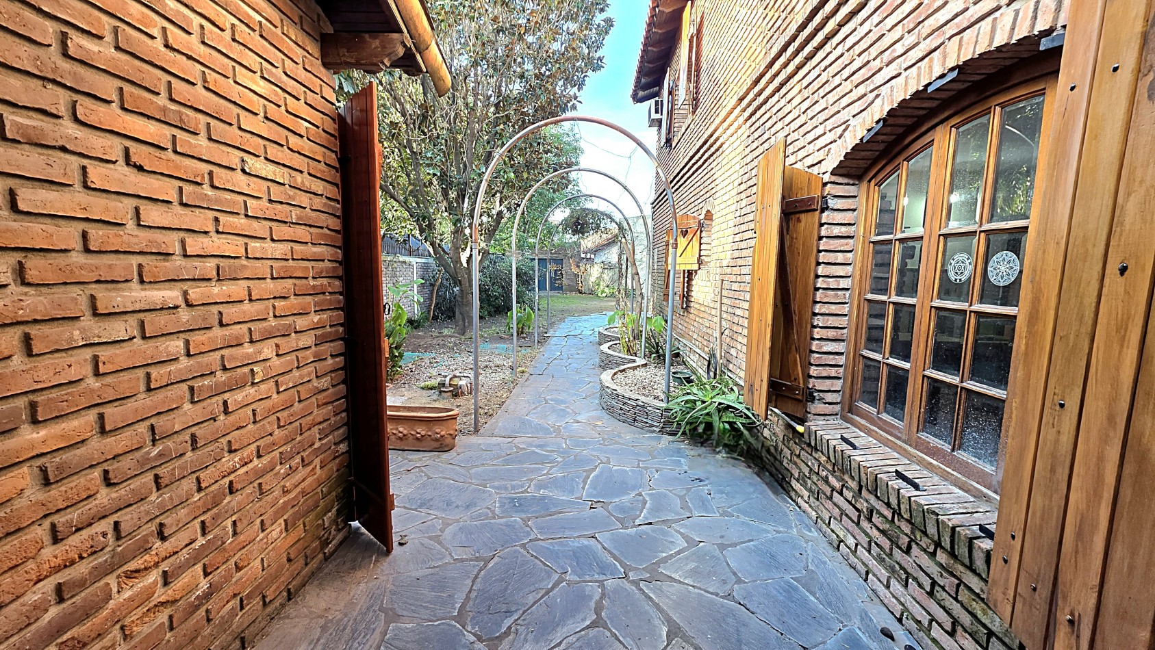 AMPLIO CHALET EN MUY BUEN BARRIO