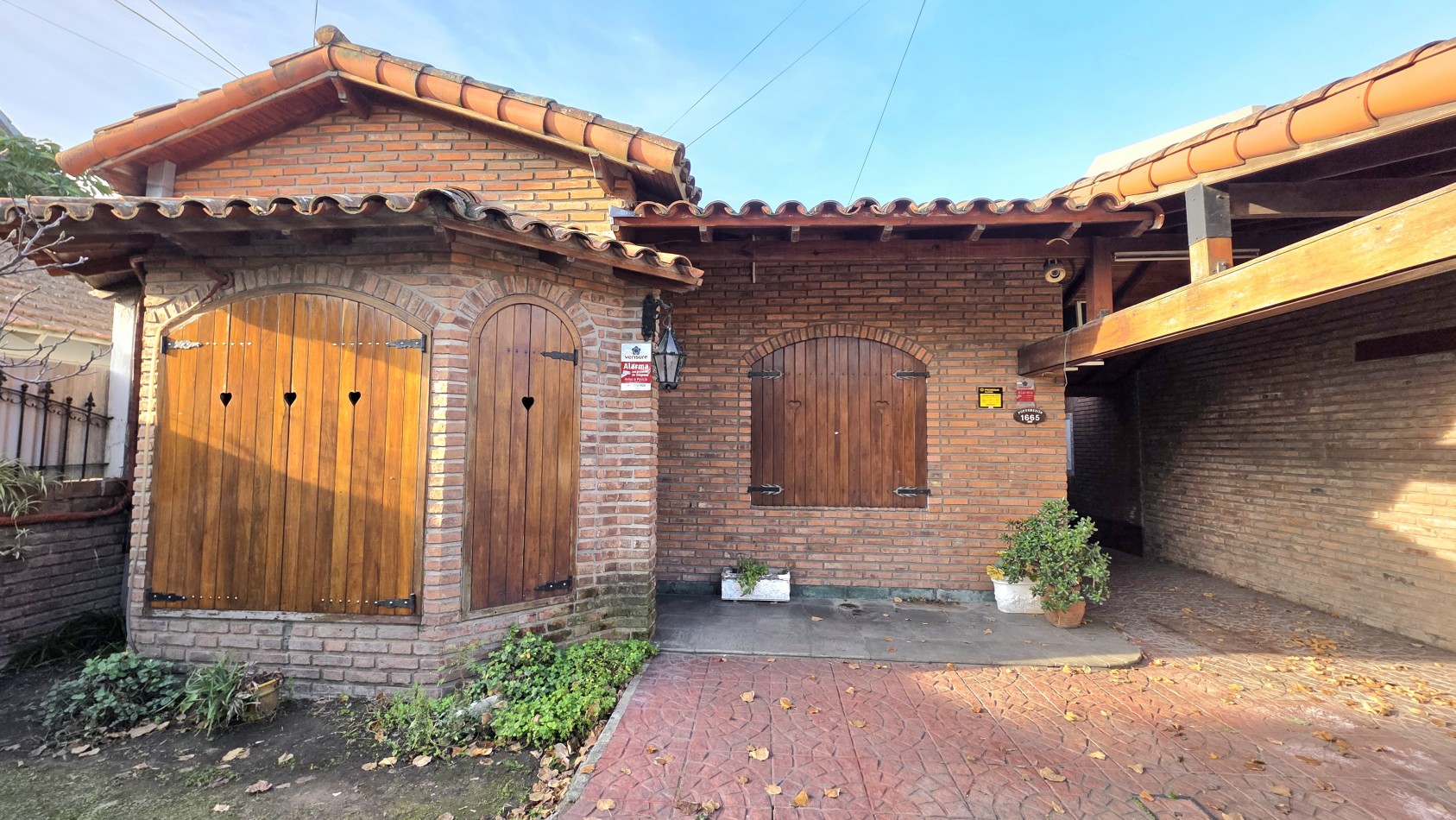 AMPLIO CHALET EN MUY BUEN BARRIO