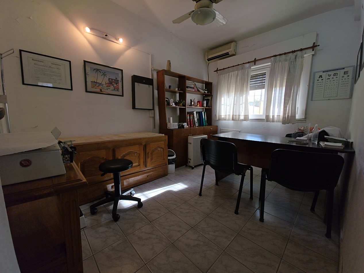 CASA O CONSULTORIO EN EXCELENTE UBICACION