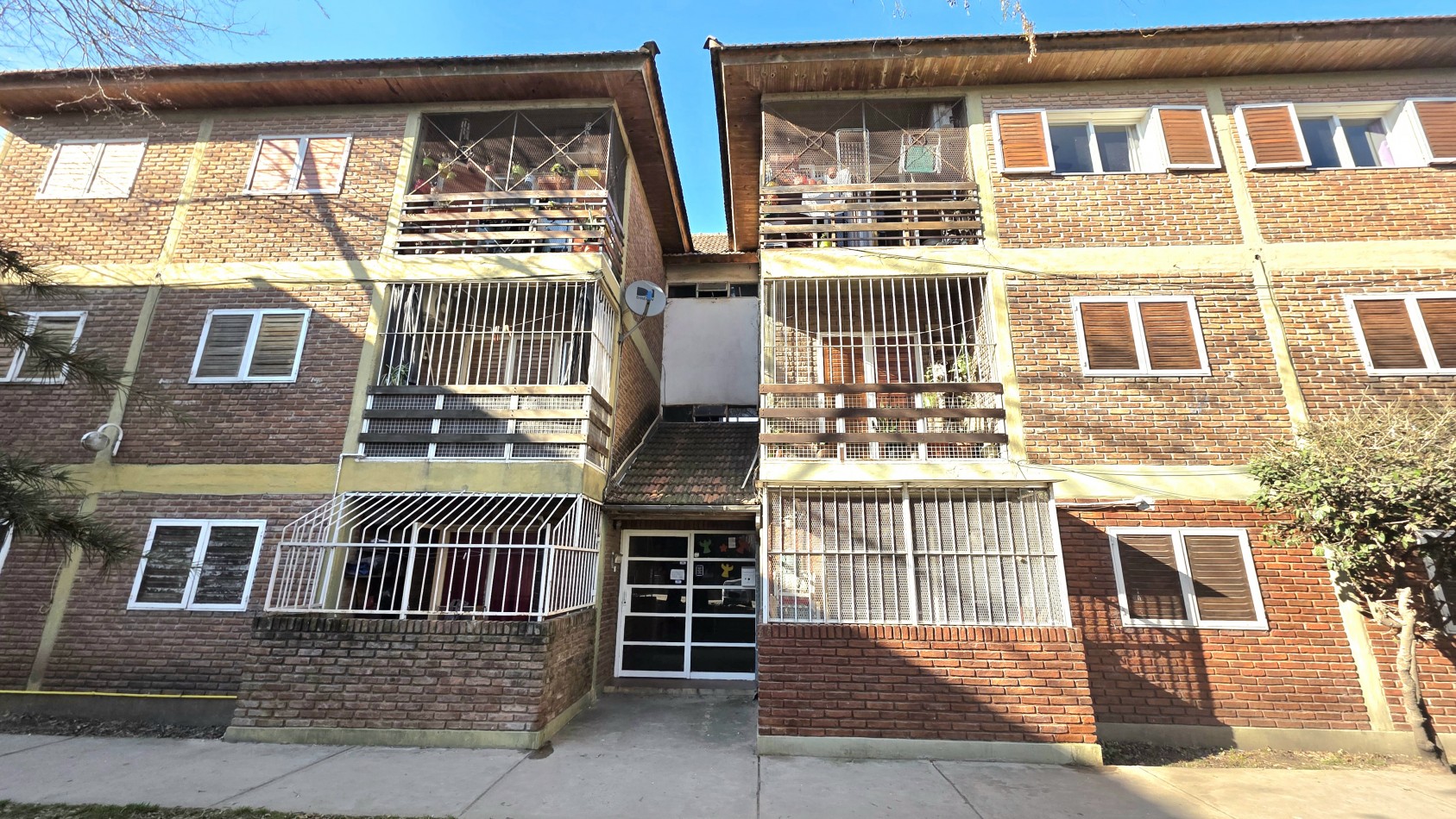 DEPARTAMENTO 3 AMBIENTES EN LA ENTRADA AL BARRIO