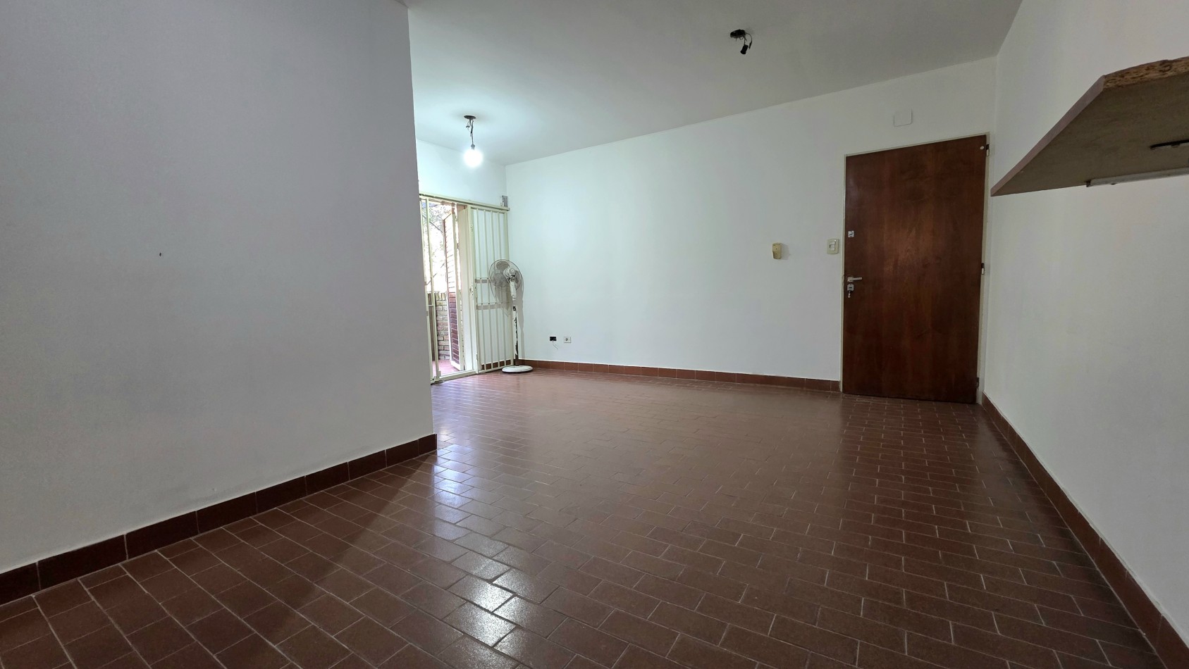 DEPARTAMENTO 3 AMBIENTES EN LA ENTRADA AL BARRIO