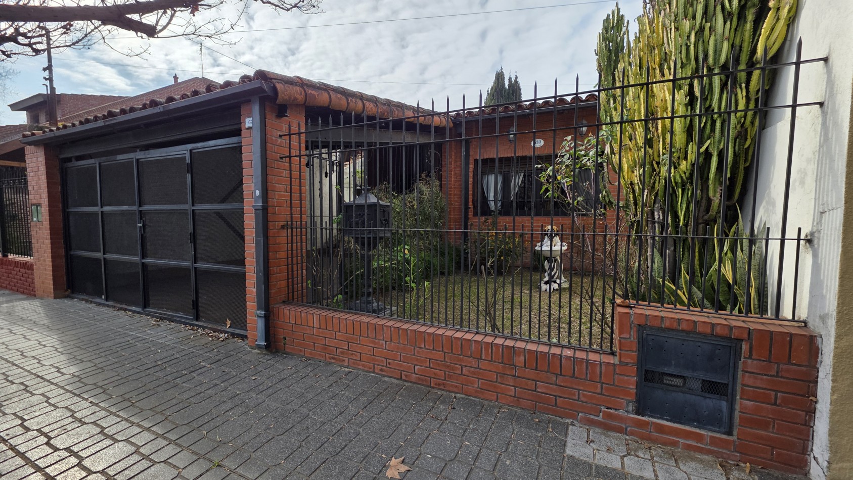 CASA CON JARDIN, PISCINA Y QUINCHO