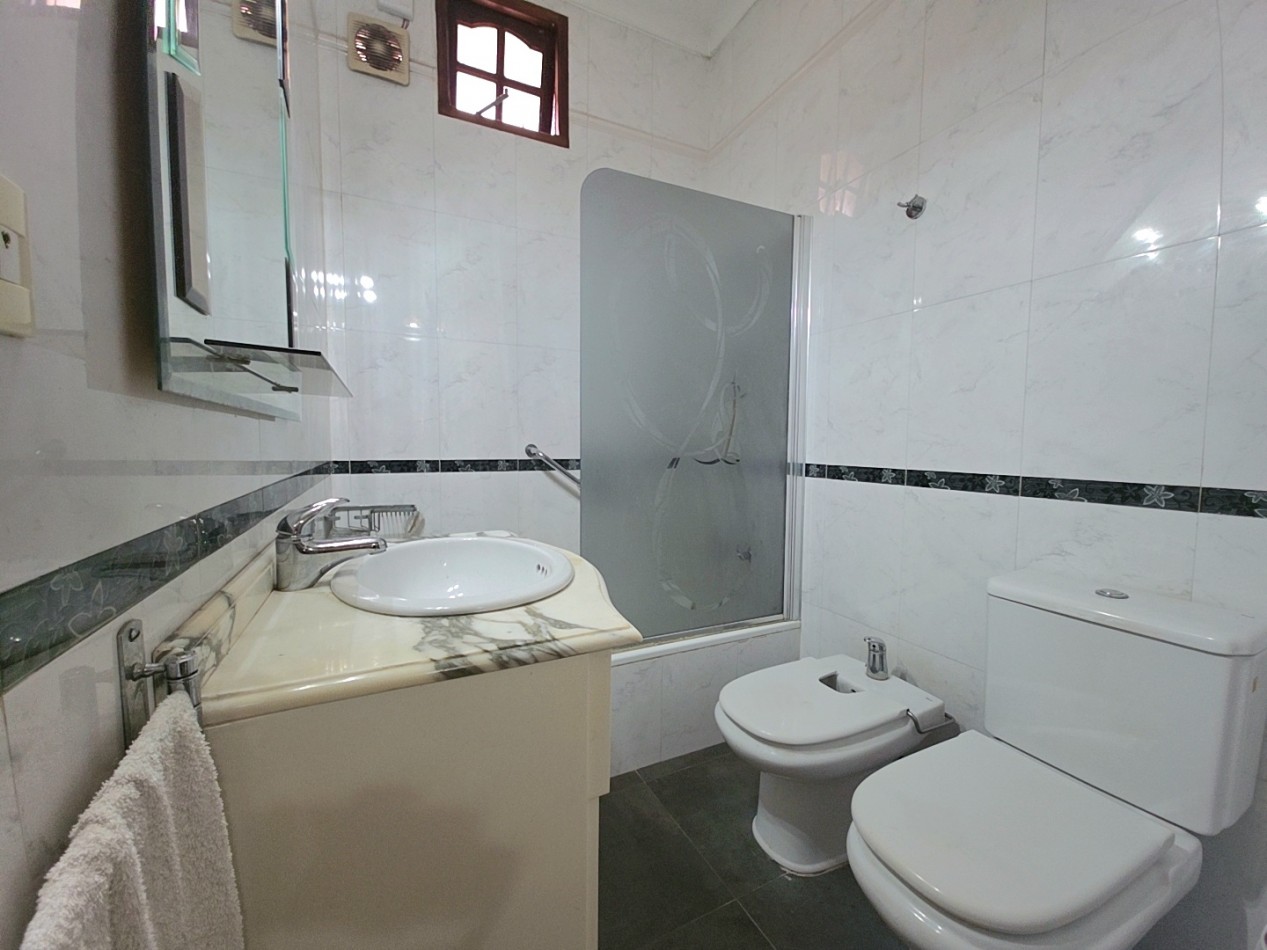 CASA CON JARDIN, PISCINA Y QUINCHO