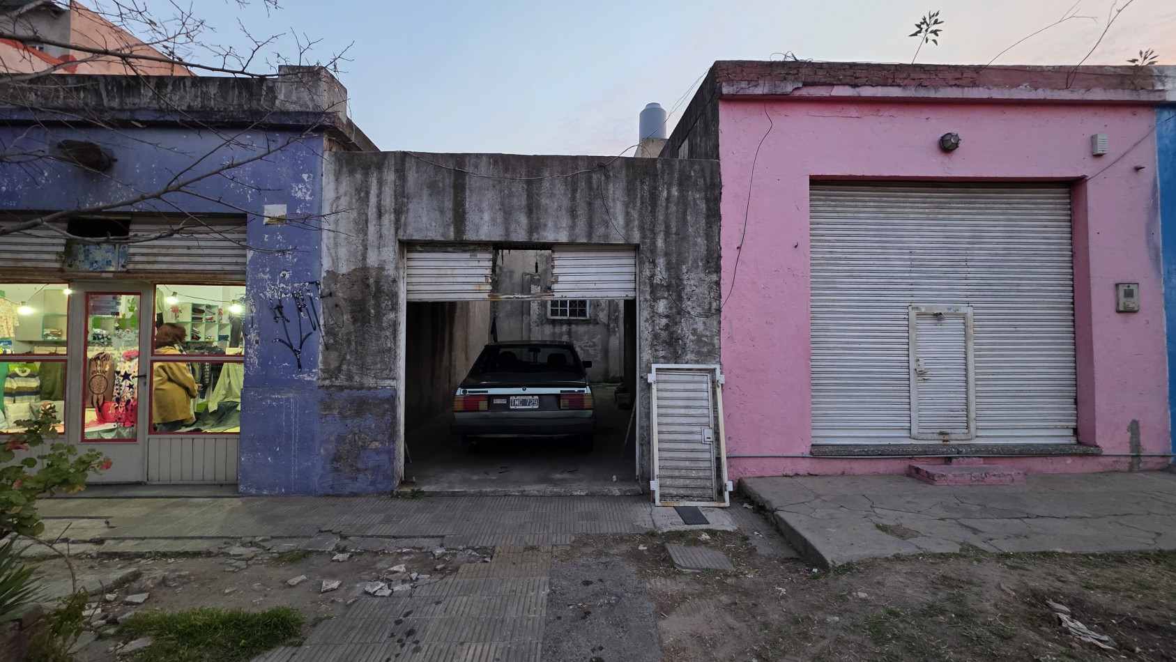 7 LOCALES COMERCIALES SOBRE AVENIDA