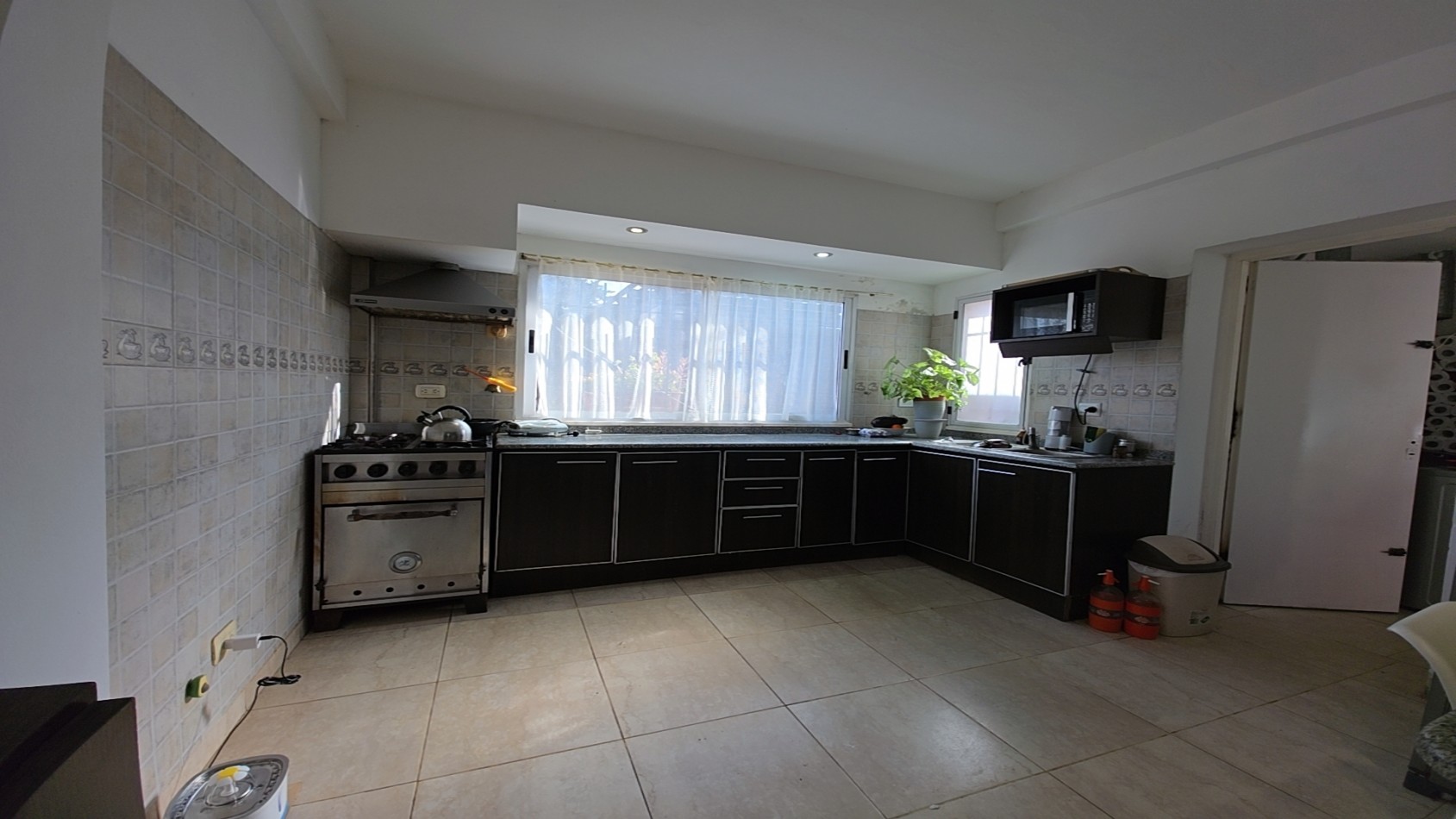 OPORTUNIDAD DE INVERSION, COMPLEJO DE 5 CABAÑAS A METROS DE LA LAGUNA + POSIBILIDAD DE CASA LINDERA