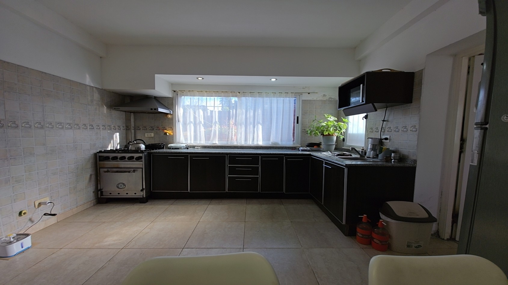 OPORTUNIDAD DE INVERSION, COMPLEJO DE 5 CABAÑAS A METROS DE LA LAGUNA + POSIBILIDAD DE CASA LINDERA