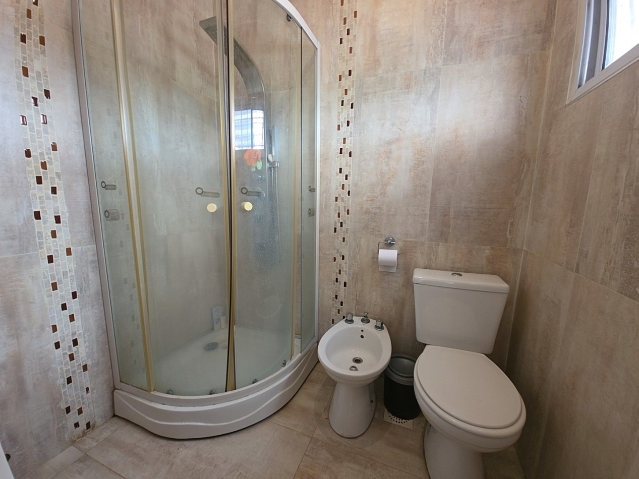 OPORTUNIDAD DE INVERSION, COMPLEJO DE 5 CABAÑAS A METROS DE LA LAGUNA + POSIBILIDAD DE CASA LINDERA