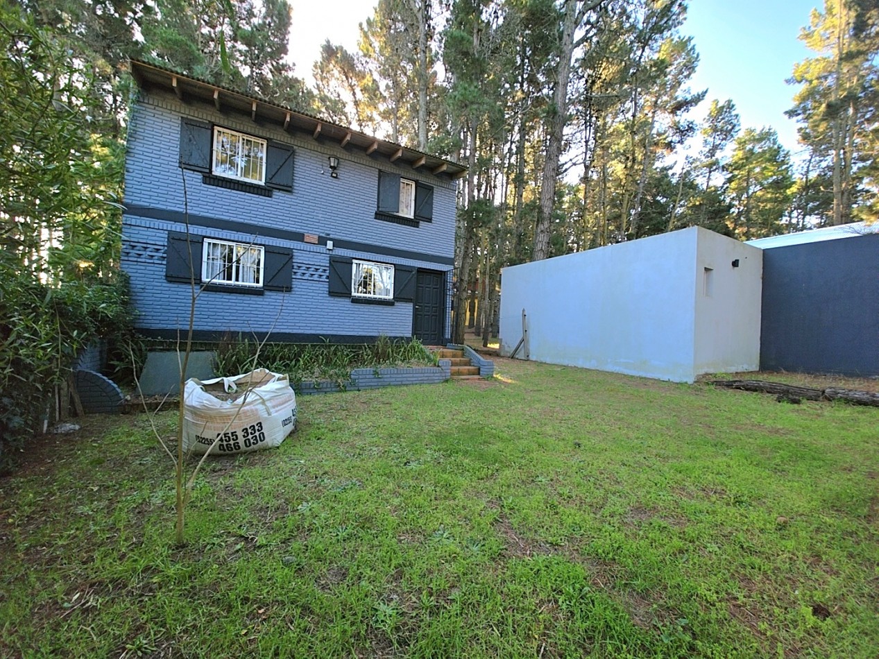 CASA EN 2 PLANTAS 5 AMBIENTES