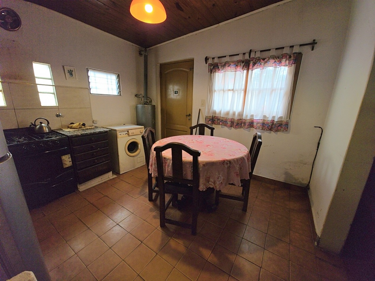 CASA CON GARAGE Y FONDO (apta credito)